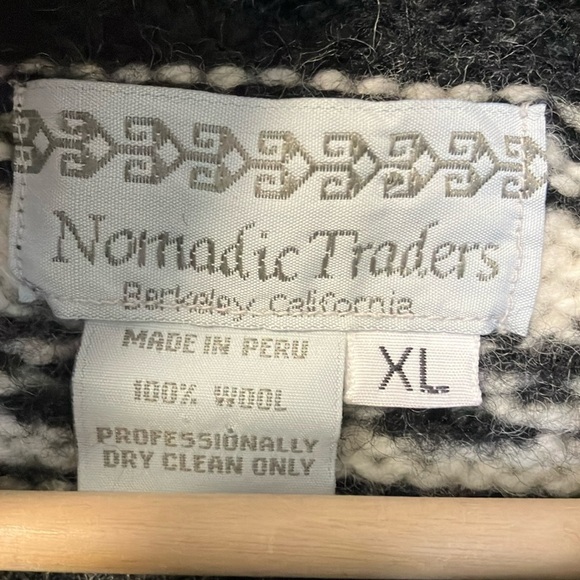 Nomadic Traders Wool Sweater made in Peru - Picture 5 of 6